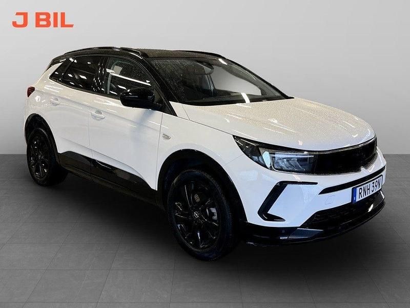 Vit Begagnad 2024 Opel Grandland X SUV | 254 900 kr (Marknadspris) - Bild 1/3