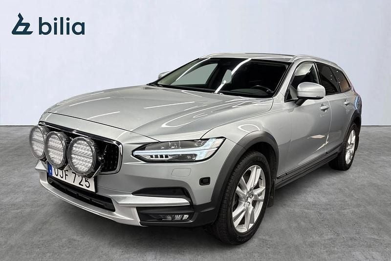 Silver Begagnad 2018 Volvo V90 CC Kombi | 234 500 kr (Marknadspris) - Bild 1/4