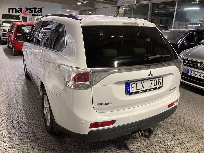 Begagnad Mitsubishi Outlander 150 HK (110 kW) 2014 Vit SUV
