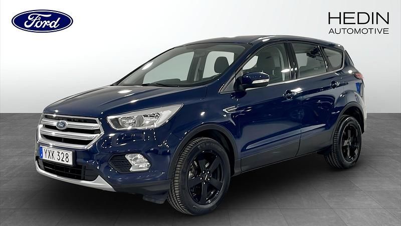 Blå (blue) Begagnad 2017 Ford Kuga Trend SUV | 124 900 kr (Superpris) - Bild 1/4