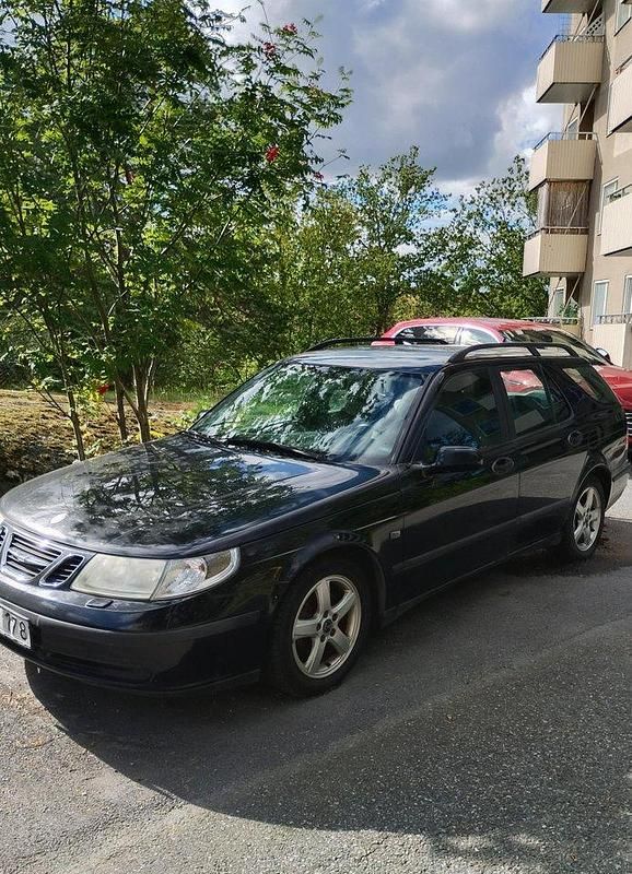 Svart Begagnad 2005 Saab 9-5 Linear Kombi | 11 000 kr (Superpris) - Bild 1/2