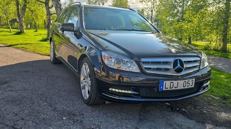 Brun Begagnad 2011 Mercedes C250 Kombi | 132 000 kr (Bra pris) - Bild 1/4