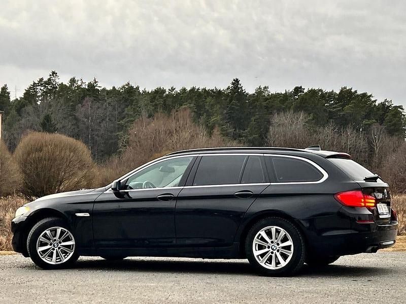 Begagnad BMW 520 184 HK (135 kW) 2012 Svart Kombi