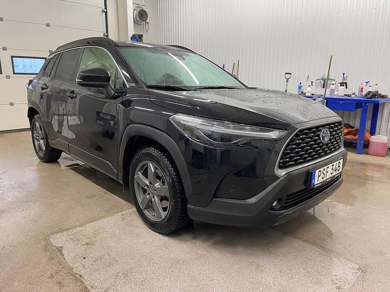 Begagnad Toyota Corolla Cross Style 200 HK (147 kW) 2022 Svart SUV