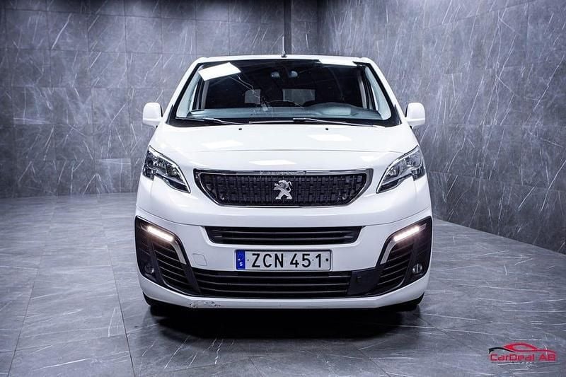 Begagnad Peugeot Traveller 177 HK (130 kW) 2017 Vit Minibuss