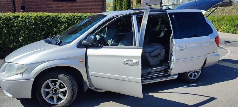 Silver Begagnad 2005 Chrysler Grand Voyager Minibuss | 15 000 kr (Bra pris) - Bild 1/4