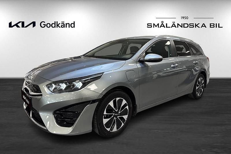 Grå Begagnad 2022 Kia Ceed Sportswagon Advance Kombi | 249 000 kr (Marknadspris) - Bild 1/4