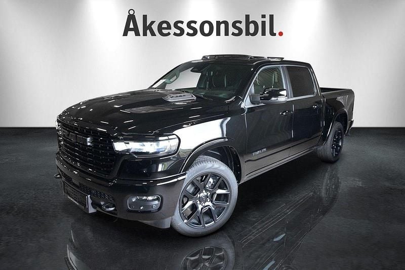 Svart Ny 2025 RAM 1500 Pickup | 1 198 750 kr - Bild 1/4