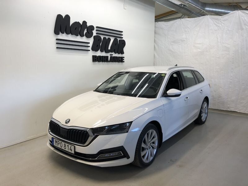 Vit Begagnad 2021 Skoda Octavia Style Kombi | 289 900 kr (Marknadspris) - Bild 1/4
