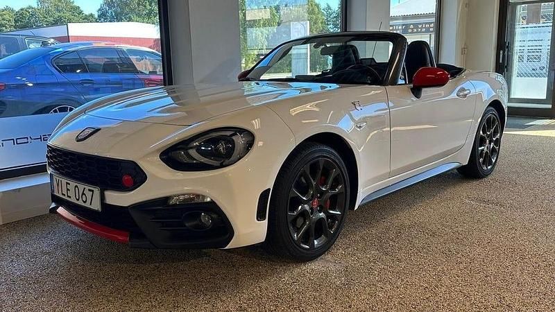 Vit Begagnad 2017 Abarth 124 Spider Cab | 319 900 kr - Bild 1/4
