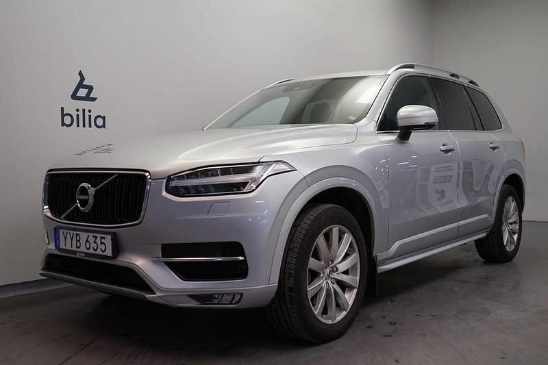 Silver Begagnad 2018 Volvo XC90 Momentum SUV | 379 500 kr (Bra pris) - Bild 1/3