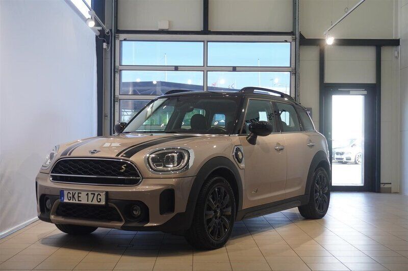 Grå Begagnad 2021 Mini Cooper Countryman SUV | 309 500 kr (Marknadspris) - Bild 1/4