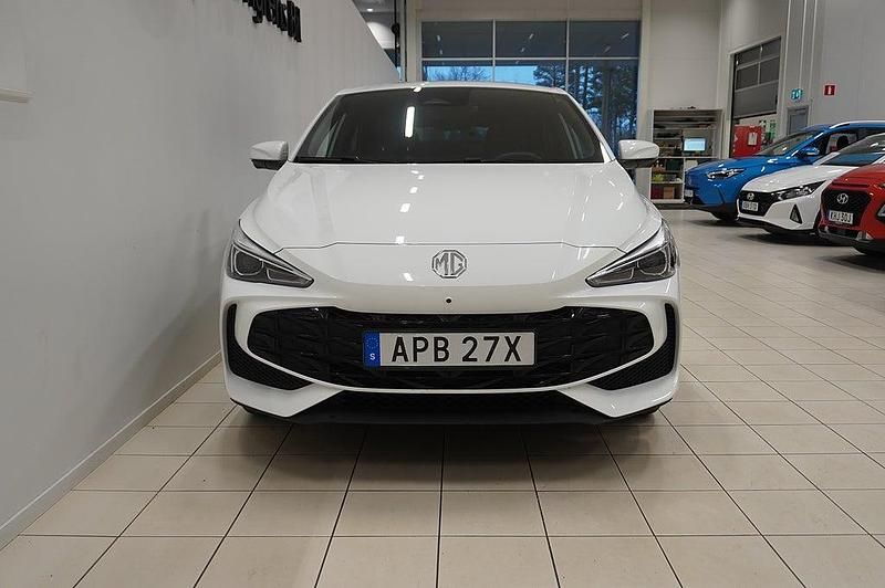 Begagnad MG MG3 Luxury 194 HK (142 kW) 2024 Dover white Halvkombi