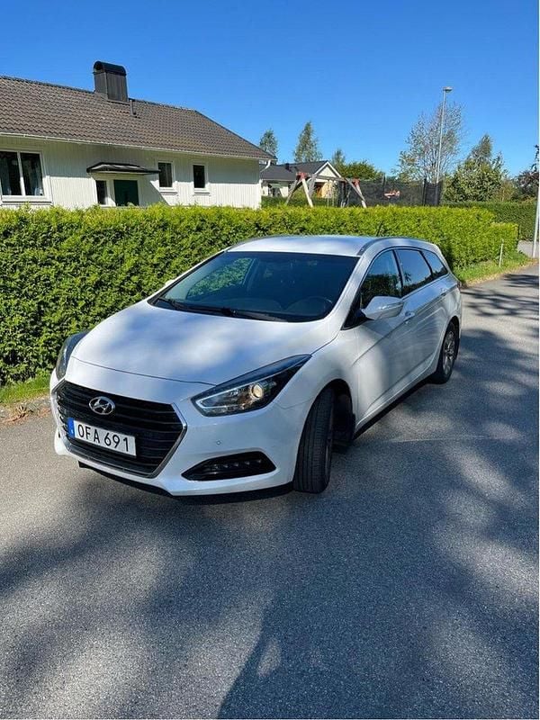 Vit Begagnad 2016 Hyundai i40 Kombi | 100 000 kr (Bra pris) - Bild 1/4