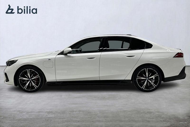 Begagnad BMW 530 M Sport 299 HK (219 kW) 2025 Alpinvit Sedan