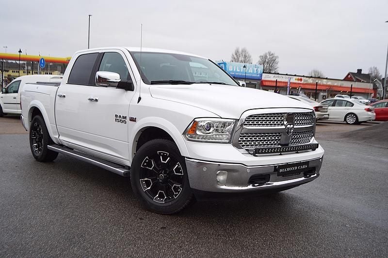 Vit Begagnad 2018 RAM 1500 Pickup | 444 900 kr (Lite dyr) - Bild 1/4