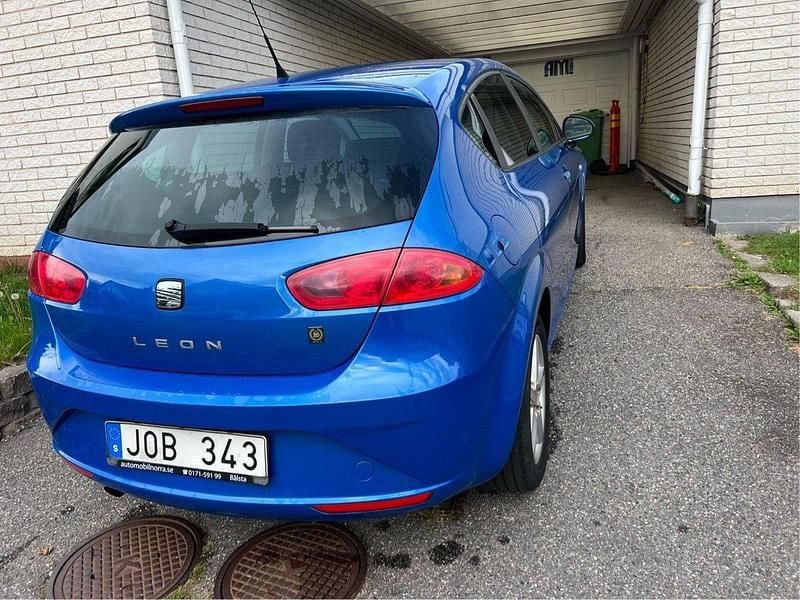 Blå Begagnad 2012 Seat Leon Reference Halvkombi | 52 000 kr (Bra pris) - Bild 1/4