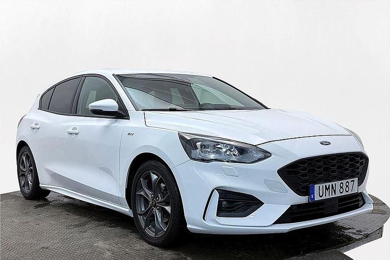Begagnad Ford Focus ST-Line 125 HK (91 kW) 2021 Vit Halvkombi