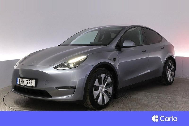 Grå Begagnad 2023 Tesla Model Y Long Range AWD SUV | 439 900 kr (Marknadspris) - Bild 1/4