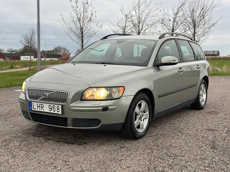 Grön Begagnad 2007 Volvo V50 Kinetic Kombi | 28 500 kr (Marknadspris) - Bild 1/4