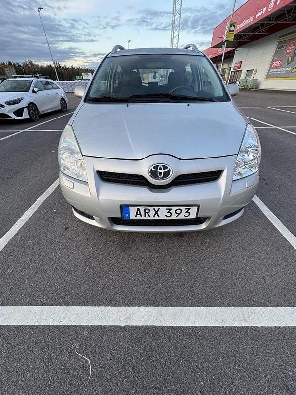 Silver Begagnad 2008 Toyota Corolla Verso Minibuss | 59 000 kr (Marknadspris) - Bild 1/4