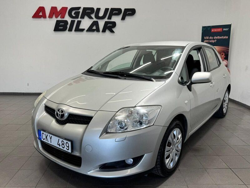 Silver Begagnad 2007 Toyota Auris Halvkombi | 69 900 kr (Marknadspris) - Bild 1/4