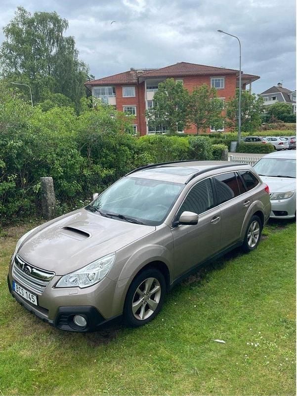 Brun Begagnad 2014 Subaru Outback SUV | 85 000 kr (Marknadspris) - Bild 1/4