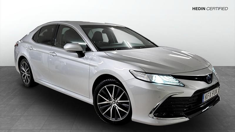 Begagnad Toyota Camry Hybrid Executive 220 HK (161 kW) 2021 Grå Sedan