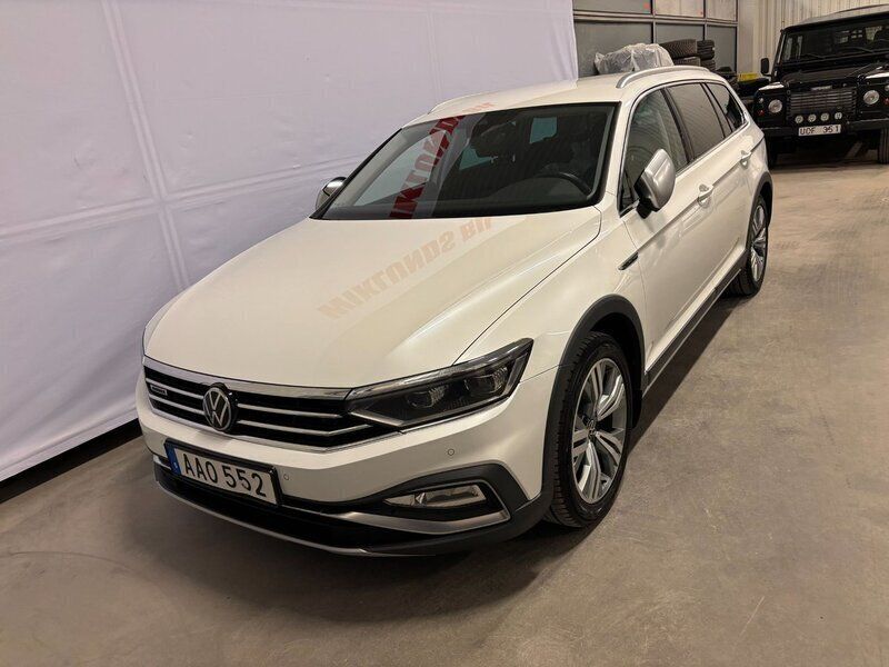 Vit Begagnad 2022 VW Passat Alltrack S Kombi | 269 900 kr (Superpris) - Bild 1/4