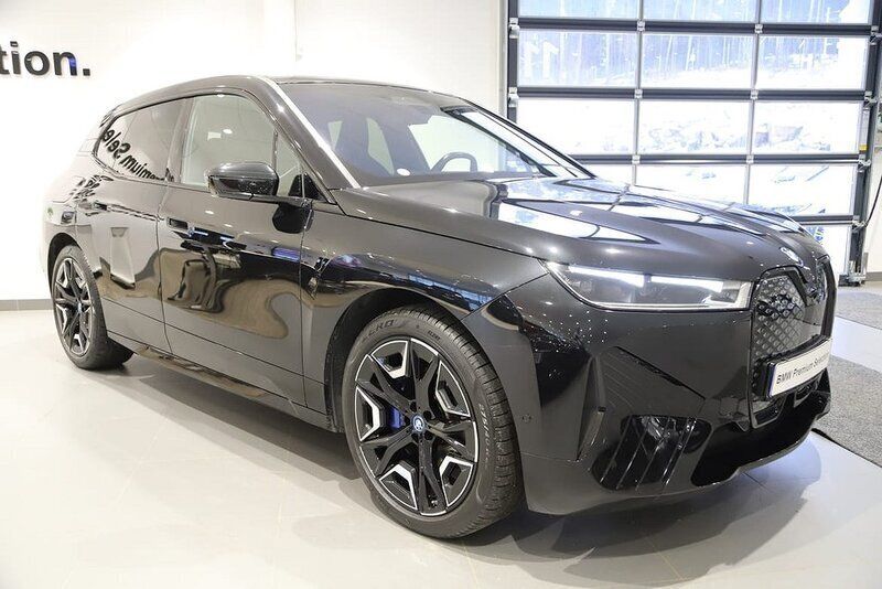 Svart Begagnad 2023 BMW iX Sport Line SUV | 639 000 kr (Marknadspris) - Bild 1/3