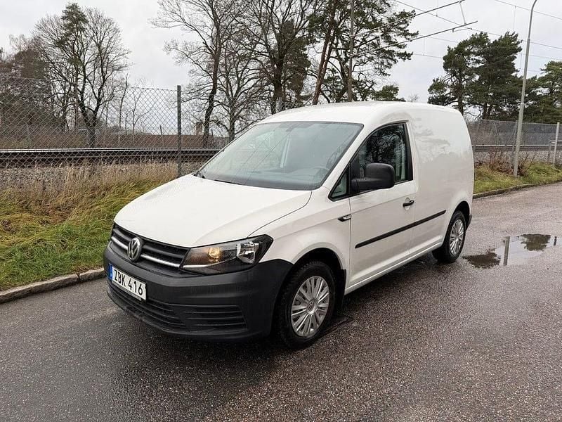 Vit Begagnad 2018 VW Caddy Minibuss | 98 750 kr (Superpris) - Bild 1/4
