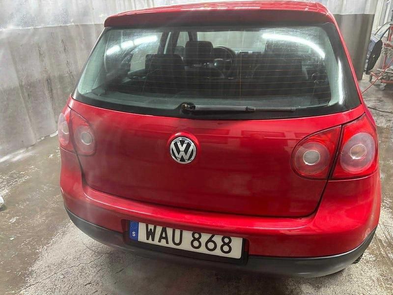 Begagnad VW Golf IV 102 HK (75 kW) 2004 Röd Halvkombi