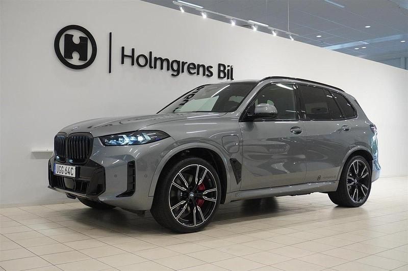 Grön Begagnad 2025 BMW X5 M Sport SUV | 1 149 000 kr - Bild 1/4