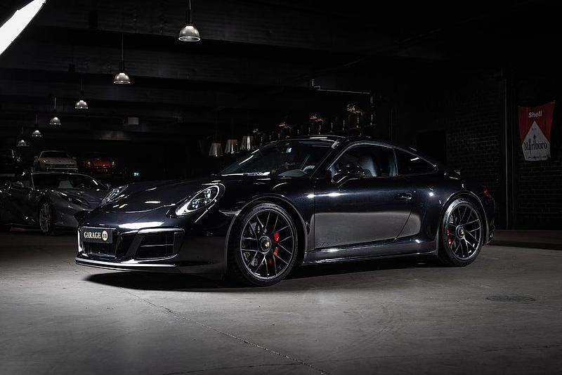 Begagnad Porsche 911 Carrera 4 GTS 450 HK (330 kW) 2019 Svart Sportkupé