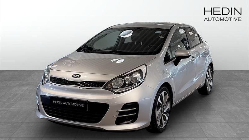 Grå (grey) Begagnad 2016 Kia Rio Halvkombi | 99 900 kr (Marknadspris) - Bild 1/4