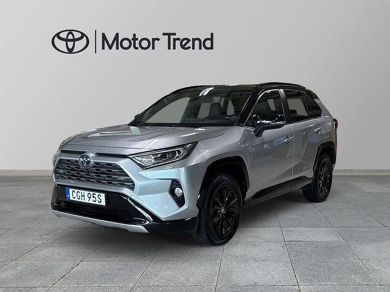 Grå Begagnad 2019 Toyota RAV4 Hybrid Style SUV | 329 000 kr (Marknadspris) - Bild 1/4
