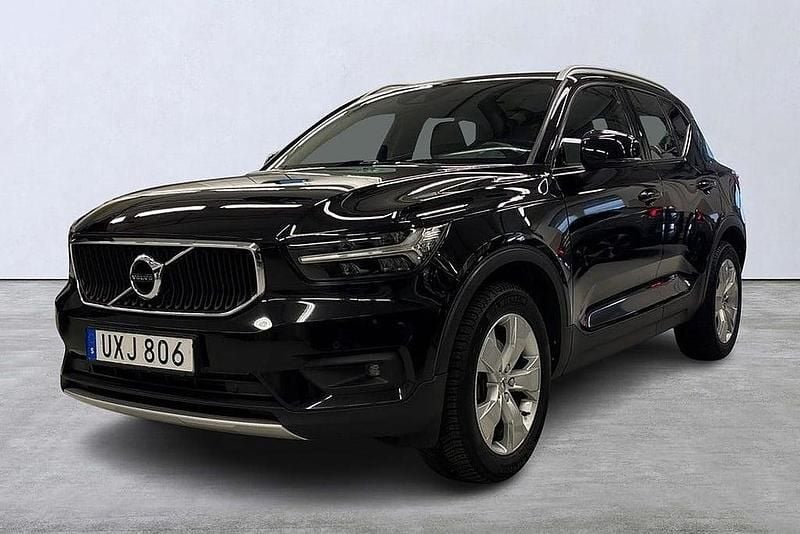 Svart Begagnad 2018 Volvo XC40 Momentum SUV | 254 900 kr (Marknadspris) - Bild 1/4