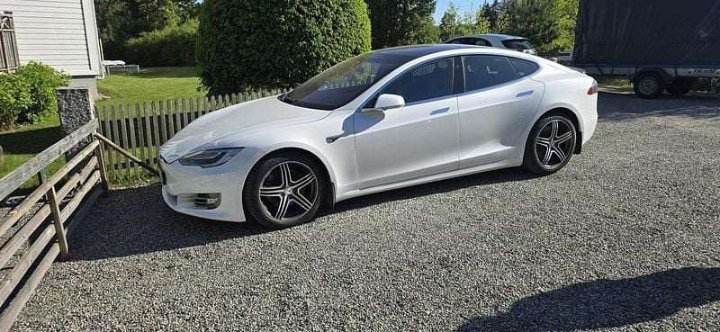Begagnad 2018 Tesla Model S Long Range AWD Sedan | 295 000 kr - Bild 1/4