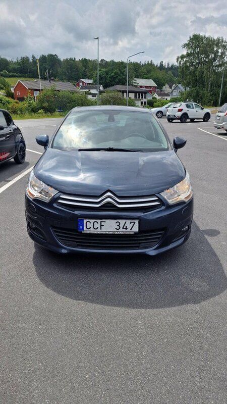 Blå Begagnad 2011 Citroën C4 Halvkombi | 55 000 kr (Marknadspris) - Bild 1/4