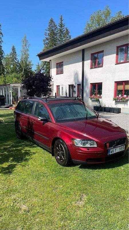 Röd Begagnad 2005 Volvo V50 Kombi | 25 000 kr (Bra pris) - Bild 1/4