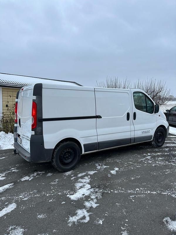 Begagnad Opel Vivaro 114 HK (83 kW) 2014 Minibuss