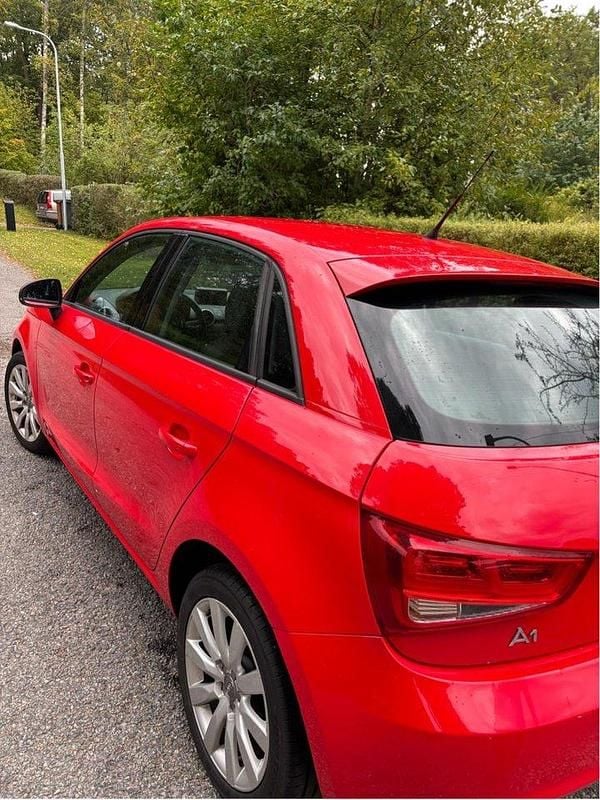 Orange Begagnad 2012 Audi A1 Sportback Halvkombi | 83 000 kr (Superpris) - Bild 1/2