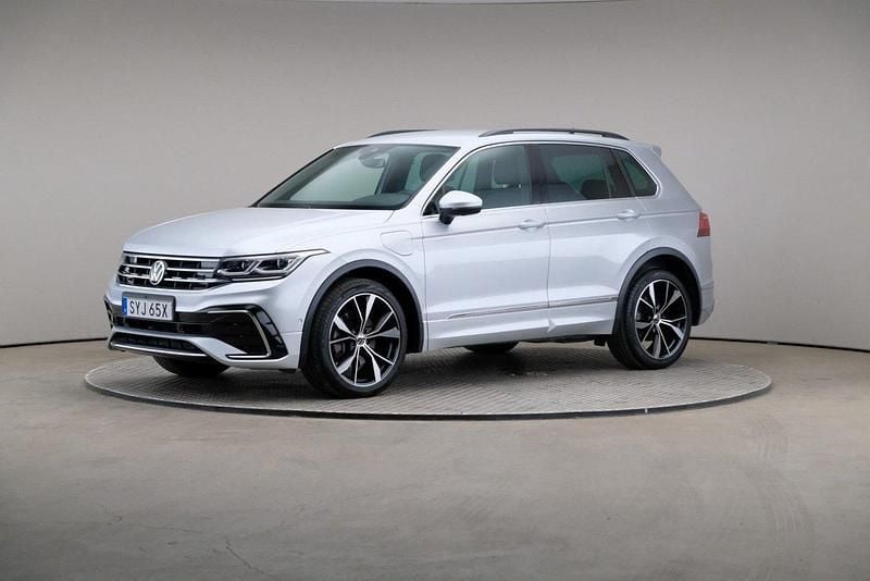Silver Begagnad 2021 VW Tiguan R-line SUV | 375 000 kr (Lite dyr) - Bild 1/4