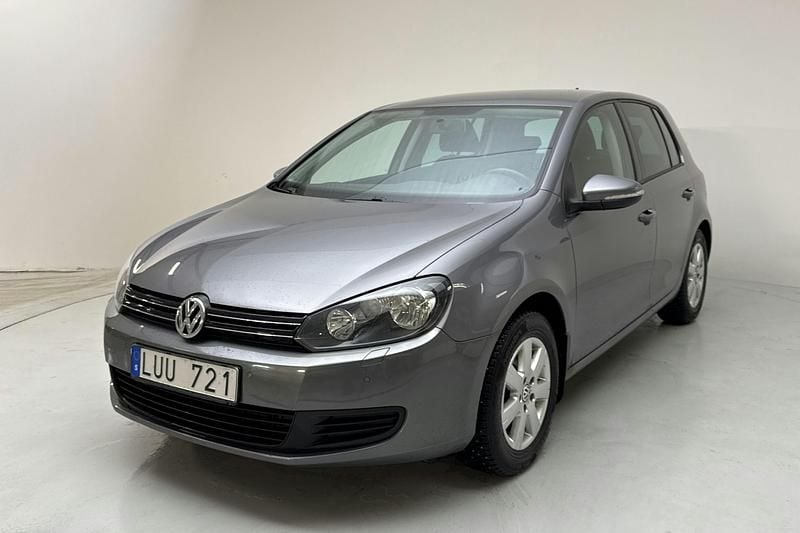 Grå Begagnad 2012 VW Golf VI Halvkombi | 59 000 kr (Bra pris) - Bild 1/4