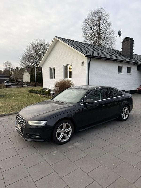 Begagnad Audi A4 136 HK (100 kW) 2012 Svart Sedan