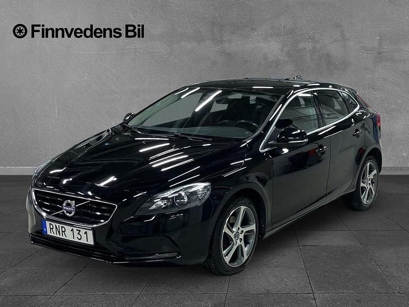 Svart Begagnad 2015 Volvo V40 Summum Halvkombi | 149 000 kr (Marknadspris) - Bild 1/4