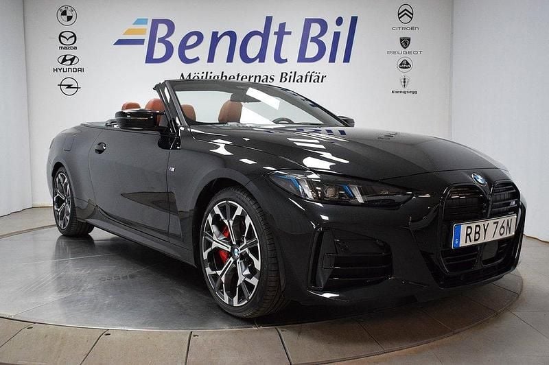Blå Begagnad 2025 BMW M440 M Sport Sedan | 799 500 kr (Marknadspris) - Bild 1/3