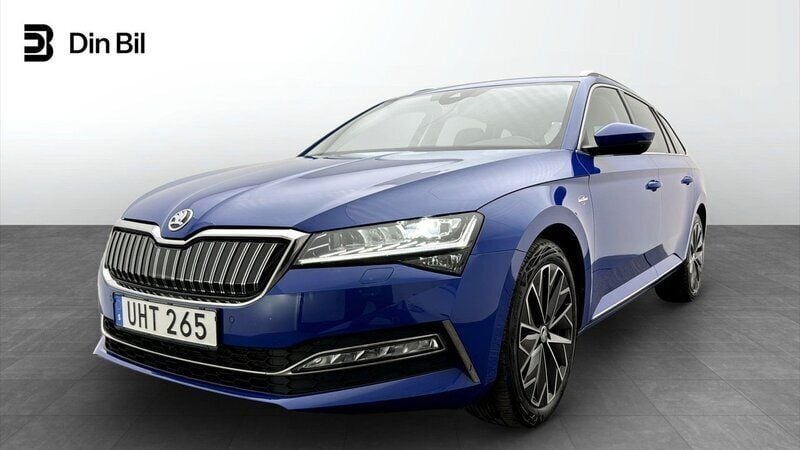 Blå Begagnad 2023 Skoda Superb LAURIN & KLEMENT Kombi | 389 900 kr (Lite dyr) - Bild 1/4