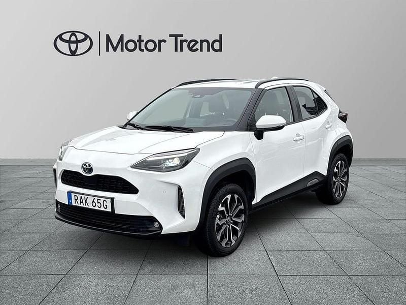 Begagnad Toyota Yaris Hybrid Plus 117 HK (86 kW) 2023 Vit
