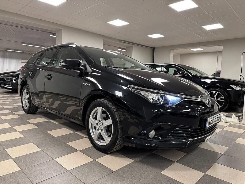 Begagnad Toyota Auris Touring Sports Active 99 HK (72 kW) 2016 Svart Kombi